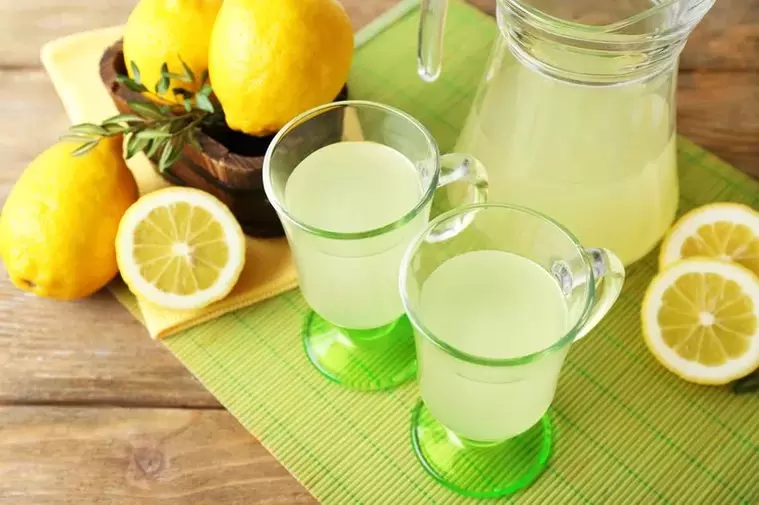 acqua e limone per la dieta da bere