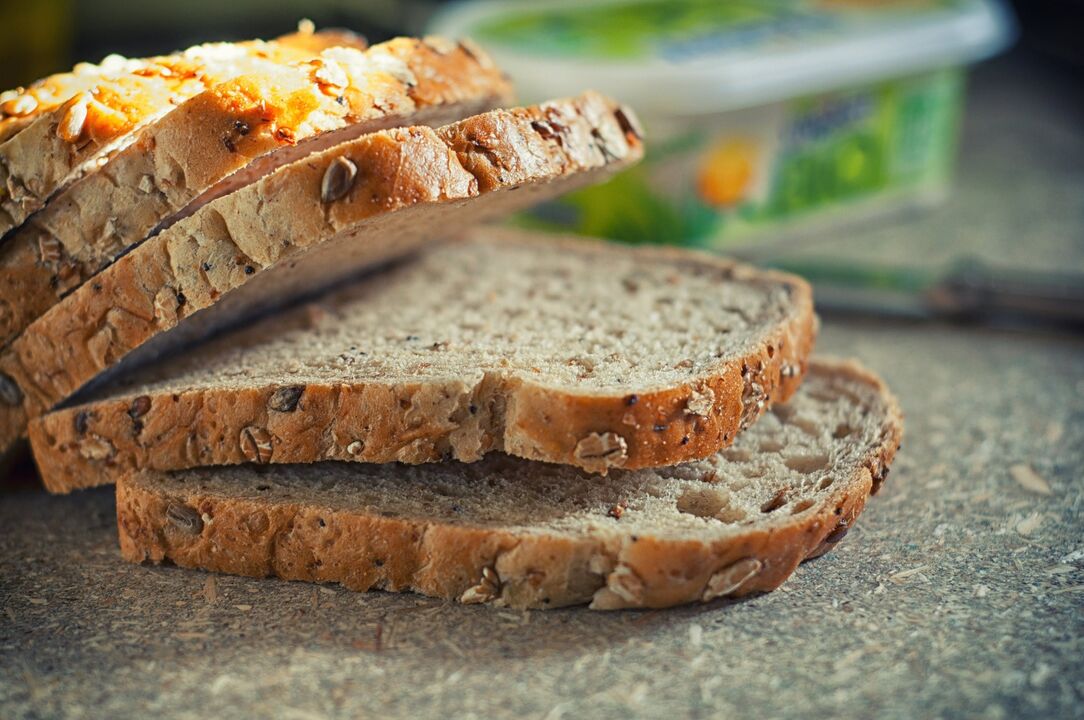 La dieta per il gruppo sanguigno 4 ti consente di includere il pane integrale nella tua dieta. 