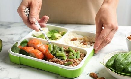 correzione nutrizionale per perdere peso nell'addome e nei fianchi